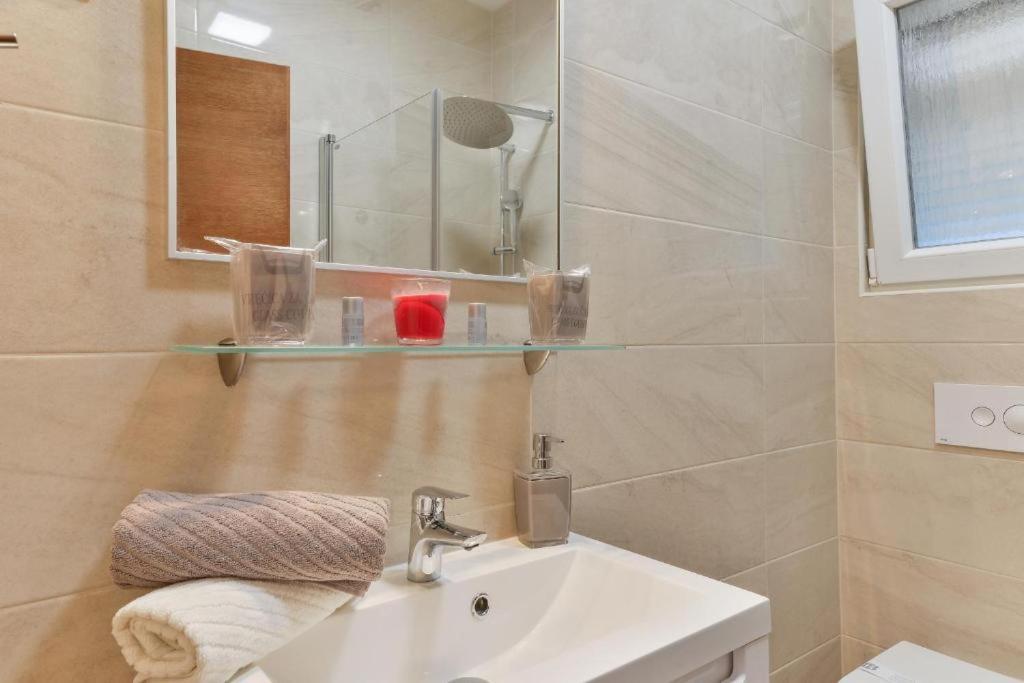 Apartmani Velic Vir Ngoại thất bức ảnh